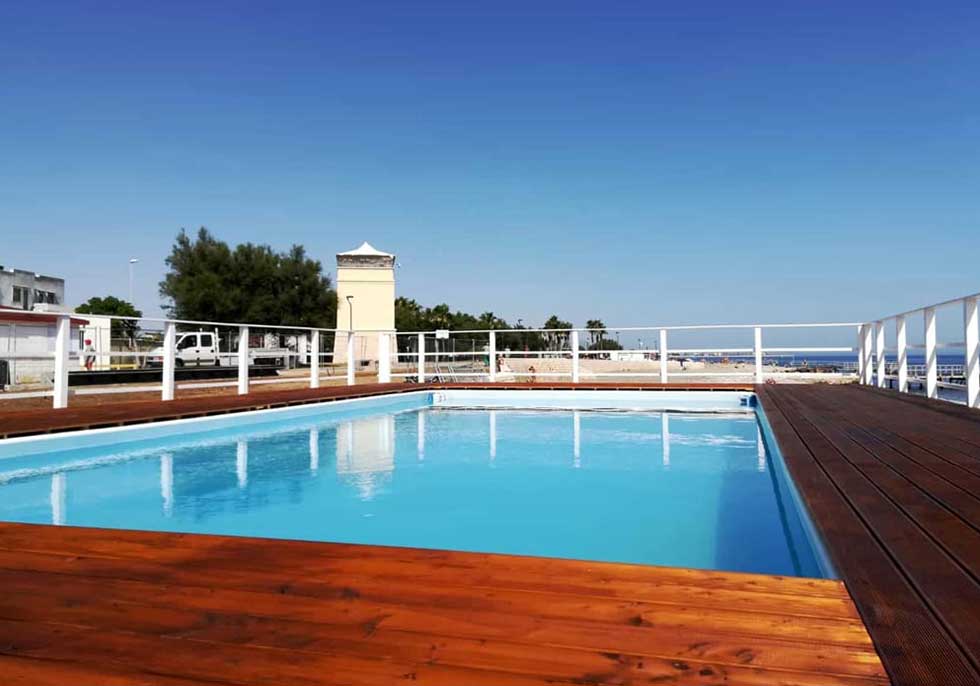 Ombrelloni e sdraio, area per i cani e piscina: apre la nuova Torre Quetta